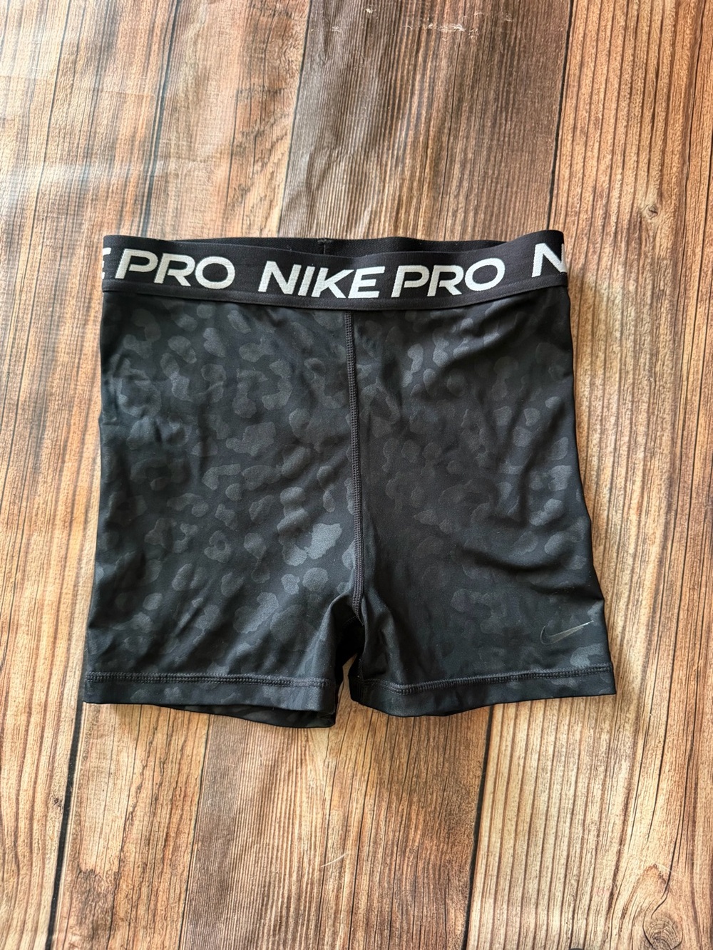 Nike Black woman’s size small' Pro Textured Athletic printed Shorts
